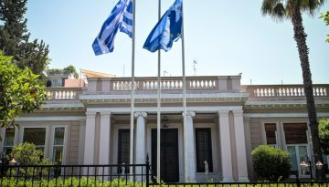 Ανοιχτή σύγκρουση Μαξίμου-Σαμαρά περί «εκχώρησης κυριαρχικών δικαιωμάτων» – «Εκτός πραγματικότητας» οι τοποθετήσεις