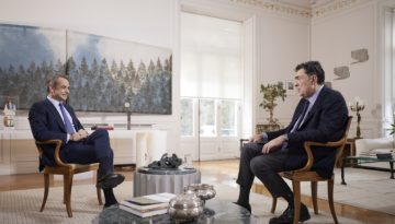 Αντιδράσεις από την αντιπολίτευση για τη συνέντευξη Μητσοτάκη
