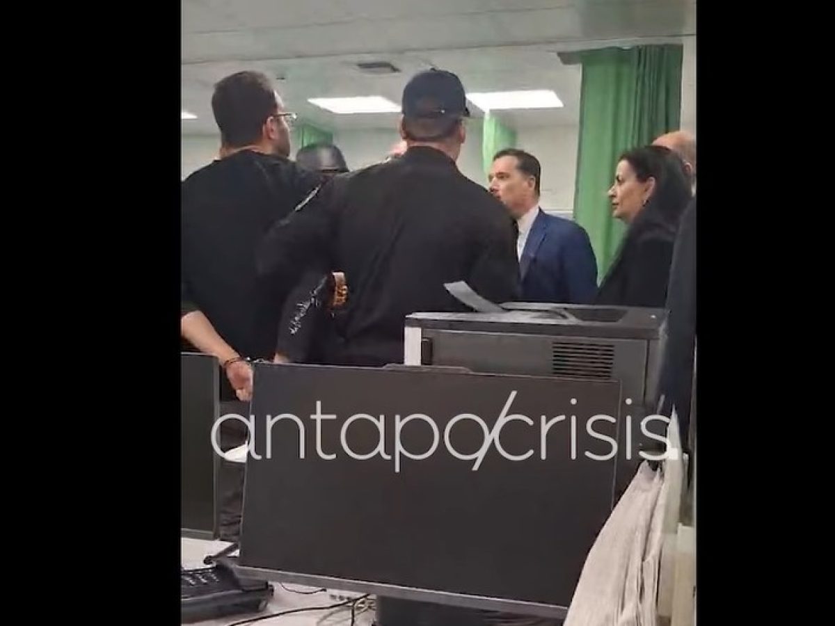 Αποκαλυπτικό βίντεο από τη σύλληψη του γιατρού Δημήτρη Ζιαζιά – Καταγγέλλει τον Γεωργιάδη για χυδαία συκοφαντία