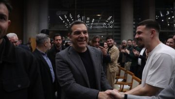 &Alpha;&lambda;έ&xi;&eta;&sigmaf; &Tau;&sigma;ί&pi;&rho;&alpha;&sigmaf;: Ό&lambda;&omicron; &kappa;&alpha;&iota; &pi;&iota;&omicron; &kappa;&omicron;&nu;&tau;ά &sigma;&tau;&omicron; &epsilon;&pi;ό&mu;&epsilon;&nu;&omicron; &beta;ή&mu;&alpha; &ndash; &Tau;&omicron; &kappa;ά&lambda;&epsilon;&sigma;&mu;&alpha; &sigma;&epsilon; &delta;&rho;ά&sigma;&eta; &sigma;&tau;&omicron;&upsilon;&sigmaf; &pi;&rho;&omicron;&omicron;&delta;&epsilon;&upsilon;&tau;&iota;&kappa;&omicron;ύ&sigmaf; &pi;&omicron;&lambda;ί&tau;&epsilon;&sigmaf;