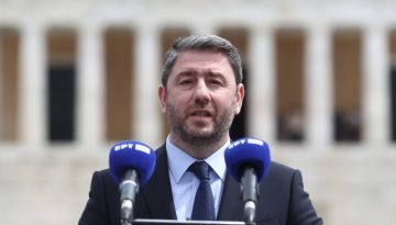 &Alpha;&nu;&delta;&rho;&omicron;&upsilon;&lambda;ά&kappa;&eta;&sigmaf;: &laquo;Έ&chi;&omicron;&upsilon;&mu;&epsilon; &chi;&rho;έ&omicron;&sigmaf; &nu;&alpha; &delta;&iota;&alpha;&tau;&eta;&rho;ή&sigma;&omicron;&upsilon;&mu;&epsilon; &tau;&iota;&sigmaf; &alpha;&rho;&chi;έ&sigmaf; &kappa;&alpha;&iota; &tau;&iota;&sigmaf; &alpha;&xi;ί&epsilon;&sigmaf; ό&sigma;&omega;&nu; &theta;&upsilon;&sigma;&iota;ά&sigma;&tau;&eta;&kappa;&alpha;&nu; &gamma;&iota;&alpha; &tau;&eta;&nu; &pi;&alpha;&tau;&rho;ί&delta;&alpha;&raquo;