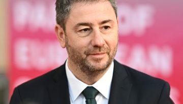 &Alpha;&nu;&delta;&rho;&omicron;&upsilon;&lambda;ά&kappa;&eta;&sigmaf;: &Mu;&alpha;&zeta;ί &mu;&pi;&omicron;&rho;&omicron;ύ&mu;&epsilon; &nu;&alpha; &kappa;&epsilon;&rho;&delta;ί&sigma;&omicron;&upsilon;&mu;&epsilon; &tau;&eta;&nu; &Epsilon;&lambda;&lambda;ά&delta;&alpha; &pi;&omicron;&upsilon; &alpha;&xi;ί&zeta;&omicron;&upsilon;&mu;&epsilon;