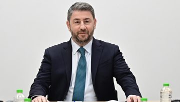 &Alpha;&nu;&delta;&rho;&omicron;&upsilon;&lambda;ά&kappa;&eta;&sigmaf;: &laquo;&Pi;&omicron;&lambda;&iota;&tau;&iota;&kappa;ή &alpha;&lambda;&lambda;&alpha;&gamma;ή &sigma;&eta;&mu;&alpha;ί&nu;&epsilon;&iota; &sigma;&tau;&rho;&alpha;&tau;&eta;&gamma;&iota;&kappa;ή ή&tau;&tau;&alpha; &tau;&eta;&sigmaf; &Nu;έ&alpha;&sigmaf; &Delta;&eta;&mu;&omicron;&kappa;&rho;&alpha;&tau;ί&alpha;&sigmaf; &kappa;&alpha;&iota; &tau;&eta;&sigmaf; &pi;&omicron;&lambda;&iota;&tau;&iota;&kappa;ή&sigmaf; &tau;&eta;&sigmaf;&raquo;