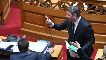 &Alpha;&nu;&delta;&rho;&omicron;&upsilon;&lambda;ά&kappa;&eta;&sigmaf; &sigma;&tau;&omicron;&nu; &Lambda;&alpha;&zeta;&alpha;&rho;ί&delta;&eta;: &Mu;&epsilon; &tau;&iota;&sigmaf; &delta;&iota;&kappa;έ&sigmaf; &mu;&omicron;&upsilon; &pi;&lambda;ά&tau;&epsilon;&sigmaf; &delta;&epsilon;&nu; &pi;ή&rho;&epsilon; &kappa;&alpha;&nu;&epsilon;ί&sigmaf; &omicron;ύ&tau;&epsilon; έ&nu;&alpha; &epsilon;&upsilon;&rho;ώ &ndash; &mu;&epsilon; &tau;&iota;&sigmaf; &delta;&iota;&kappa;έ&sigmaf; &sigma;&alpha;&sigmaf;, &kappa;ά&pi;&omicron;&iota;&omicron;&iota; &pi;ή&rho;&alpha;&nu; &epsilon;&kappa;&alpha;&tau;&omicron;&mu;