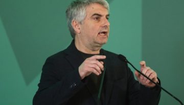 &Alpha;&nu;&omicron;&iota;&chi;&tau;ά &epsilon;&nu;&delta;&epsilon;&chi;ό&mu;&epsilon;&nu;&alpha; &gamma;&iota;&alpha; &tau;&omicron; &pi;&omicron;&lambda;&iota;&tau;&iota;&kappa;ό &tau;&omicron;&upsilon; &mu;έ&lambda;&lambda;&omicron;&nu; ά&phi;&eta;&sigma;&epsilon; &omicron; &Kappa;&omega;&nu;&sigma;&tau;&alpha;&nu;&tau;&iota;&nu;ό&pi;&omicron;&upsilon;&lambda;&omicron;&sigmaf; &ndash; &laquo;&Nu;&iota;ώ&theta;&omega; &sigma;ί&gamma;&omicron;&upsilon;&rho;&omicron;&sigmaf; &gamma;&iota;&alpha; &alpha;&upsilon;&tau;ό &pi;&omicron;&upsilon; έ&kappa;&alpha;&nu;&alpha;&raquo;