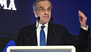 &Alpha;&nu;&tau;ώ&nu;&eta;&sigmaf; &Sigma;&alpha;&mu;&alpha;&rho;ά&sigmaf;: &Theta;&lambda;ί&psi;&eta; &sigma;&tau;&eta;&nu; &omicron;&iota;&kappa;&omicron;&gamma;έ&nu;&epsilon;&iota;&alpha; &tau;&omicron;&upsilon; &pi;&rho;ώ&eta;&nu; &Pi;&rho;&omega;&theta;&upsilon;&pi;&omicron;&upsilon;&rho;&gamma;&omicron;ύ &ndash; &Pi;έ&theta;&alpha;&nu;&epsilon; &eta; &Iota;&omega;ά&nu;&nu;&alpha; &Pi;&alpha;&pi;&alpha;&nu;&tau;&omega;&nu;ί&omicron;&upsilon; &sigma;&epsilon; &eta;&lambda;&iota;&kappa;ί&alpha; 90 &epsilon;&tau;ώ&nu;