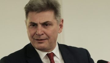 &Alpha;&pi;ά&nu;&tau;&eta;&sigma;&eta; &Phi;&alpha;&rho;&alpha;&nu;&tau;&omicron;ύ&rho;&eta; &sigma;&tau;&omicron;&nu; &Pi;&alpha;ύ&lambda;&omicron; &Pi;&omicron;&lambda;ά&kappa;&eta;: &laquo;&Pi;&alpha;&rho;&alpha;&delta;&omicron;&sigma;&iota;&alpha;&kappa;ή &sigma;&tau;&alpha;&lambda;&iota;&nu;&iota;&kappa;ή &pi;&rho;&alpha;&kappa;&tau;&iota;&kappa;ή &eta; &sigma;&upsilon;&kappa;&omicron;&phi;ά&nu;&tau;&eta;&sigma;&eta; &pi;&rho;ώ&eta;&nu; &sigma;&upsilon;&nu;&tau;&rho;ό&phi;&omega;&nu;&raquo;
