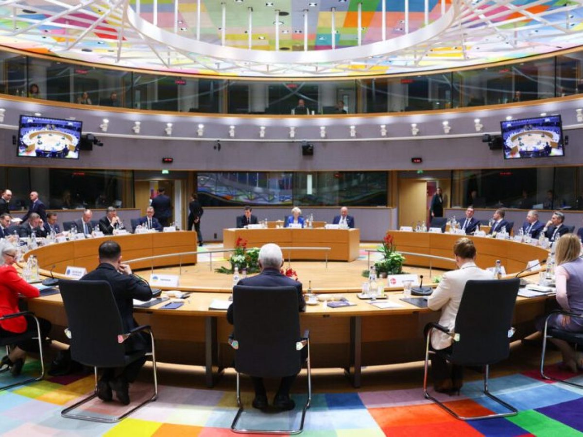 &Alpha;&pi;&omicron;&gamma;&omicron;ή&tau;&epsilon;&upsilon;&sigma;&eta; &gamma;&iota;&alpha; &tau;&alpha; &laquo;&alpha;&nu;&tau;&alpha;&nu;&alpha;&kappa;&lambda;&alpha;&sigma;&tau;&iota;&kappa;ά&raquo; &tau;&omega;&nu; &Beta;&rho;&upsilon;&xi;&epsilon;&lambda;&lambda;ώ&nu;