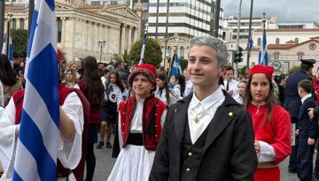 11χρονος στην παρέλαση στο κέντρο της Αθήνας ντυμένος Καποδίστριας (video)