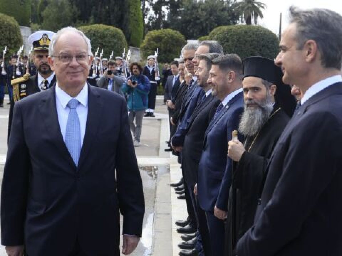 25η Μαρτίου: Στιγμιότυπα από την εξέδρα των επισήμων στη στρατιωτική παρέλαση στο Σύνταγμα (Εικόνες)