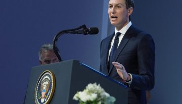 Axios: &Omicron;&iota; &mu;&pi;ί&zeta;&nu;&epsilon;&sigmaf; &tau;&omicron;&upsilon; &Kappa;&omicron;ύ&sigma;&nu;&epsilon;&rho; &kappa;&alpha;&iota; &tau;&alpha; &delta;&iota;&sigma;. &alpha;&pi;ό &tau;&omicron;&upsilon;&sigmaf; &epsilon;&mu;ί&rho;&eta;&delta;&epsilon;&sigmaf; &tau;&omicron;&upsilon; &Pi;&epsilon;&rho;&sigma;&iota;&kappa;&omicron;ύ &Kappa;ό&lambda;&pi;&omicron;&upsilon;
