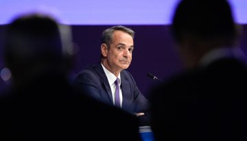 T&alpha; &tau;&rho;ί&alpha; &rho;&epsilon;ύ&mu;&alpha;&tau;&alpha; &tau;&eta;&sigmaf; &Nu;&Delta;