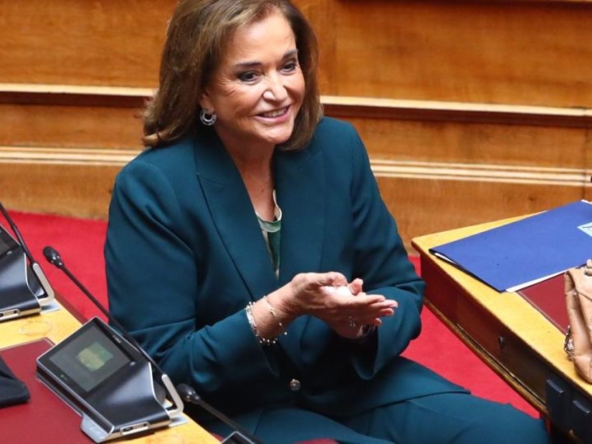 Μπακογιάννη: Η Ελλάδα δεν μετέχει στον πόλεμο, προστατεύει την κυριαρχία της [vid]