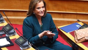 Μπακογιάννη: Η Ελλάδα δεν μετέχει στον πόλεμο, προστατεύει την κυριαρχία της [vid]
