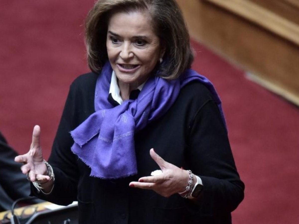 Μπακογιάννη: Η Ελλάδα δεν μετέχει στον πόλεμο, προστατεύει την κυριαρχία της