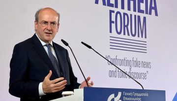 Χατζηδάκης: Τα fake news υπονομεύουν τη Δημοκρατία