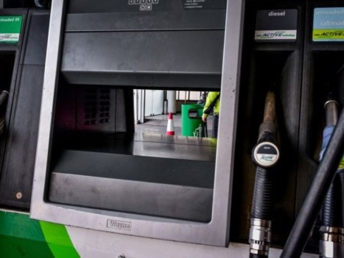 «Χρειάζονται μέτρα πριν η ζημιά είναι μη αναστρέψιμη» – Πυρά από την αντιπολίτευση κατά κυβέρνησης για την ακρίβεια