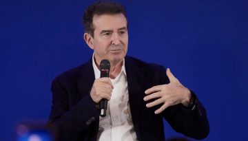 Χρυσοχοΐδης: Επιφυλακή για πιθανούς κινδύνους, «έξυπνες κάμερες», μέτρα για το κυκλοφοριακό