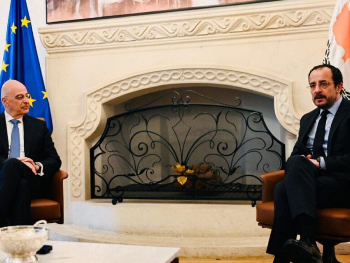 Χριστοδουλίδης σε Δένδια: Η Ελλάδα δείχνει τον δρόμο στην ΕΕ