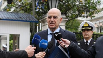 &Delta;έ&nu;&delta;&iota;&alpha;&sigmaf;: Έ&chi;&omicron;&upsilon;&mu;&epsilon; &epsilon;&pi;&alpha;&nu;έ&lambda;&theta;&epsilon;&iota; &sigma;&tau;&eta; &lambda;&omicron;&gamma;&iota;&kappa;ή &laquo;&pi;ό&lambda;&epsilon;&mu;&omicron;&sigmaf; &pi;ά&nu;&tau;&omega;&nu; &pi;&alpha;&tau;ή&rho;&raquo;