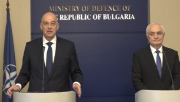 &Delta;έ&nu;&delta;&iota;&alpha;&sigmaf;: &Omicron;&iota; Patriot &kappa;&alpha;&iota; &tau;&alpha; F-16 &kappa;&alpha;&lambda;ύ&pi;&tau;&omicron;&upsilon;&nu; &tau;&omicron;&nu; &beta;&omicron;&upsilon;&lambda;&gamma;&alpha;&rho;&iota;&kappa;ό &epsilon;&nu;&alpha;έ&rho;&iota;&omicron; &chi;ώ&rho;&omicron; &kappa;&alpha;&iota; &tau;&omicron;&nu; &pi;&rho;&omicron;&sigma;&tau;&alpha;&tau;&epsilon;ύ&omicron;&upsilon;&nu; &alpha;&pi;ό &alpha;&pi;&epsilon;&iota;&lambda;έ&sigmaf;