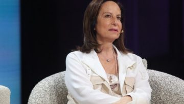 &Delta;&iota;&alpha;&mu;&alpha;&nu;&tau;&omicron;&pi;&omicron;ύ&lambda;&omicron;&upsilon; &gamma;&iota;&alpha; &Mu;έ&sigma;&eta; &Alpha;&nu;&alpha;&tau;&omicron;&lambda;ή: &laquo;&Nu;&alpha; &delta;&epsilon;&sigma;&mu;&epsilon;&upsilon;&tau;&epsilon;ί &omicron; &Pi;&rho;&omega;&theta;&upsilon;&pi;&omicron;&upsilon;&rho;&gamma;ό&sigmaf; ό&tau;&iota; &eta; &theta;έ&sigma;&eta; &mu;&alpha;&sigmaf; &epsilon;ί&nu;&alpha;&iota; &kappa;&alpha;&theta;&alpha;&rho;ά &alpha;&mu;&upsilon;&nu;&tau;&iota;&kappa;ή&raquo;