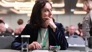 &Delta;&iota;&alpha;&mu;&alpha;&nu;&tau;&omicron;&pi;&omicron;ύ&lambda;&omicron;&upsilon;: &Theta;&epsilon;&tau;&iota;&kappa;ή &kappa;ί&nu;&eta;&sigma;&eta; &eta; &alpha;&pi;&omicron;&sigma;&tau;&omicron;&lambda;ή &tau;&omicron;&upsilon; &laquo;&Kappa;ί&mu;&omega;&nu;&alpha;&raquo; &sigma;&tau;&eta;&nu; &Kappa;ύ&pi;&rho;&omicron; &ndash; &Theta;&alpha; &pi;&epsilon;&rho;&iota;&mu;έ&nu;&omicron;&upsilon;&mu;&epsilon; &kappa;&iota;&nu;ή&sigma;&epsilon;&iota;&sigmaf; &kappa;&alpha;&iota; &alpha;&pi;ό &tau;&eta;&nu; &Epsilon;&Epsilon;