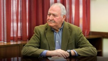 &Delta;&eta;&mu;ή&tau;&rho;&eta;&sigmaf; &Gamma;ό&nu;&tau;&iota;&kappa;&alpha;&sigmaf; &sigma;&tau;&omicron; in: &Omicron;&iota; &phi;&omega;&tau;&omicron;&gamma;&rho;&alpha;&phi;ί&epsilon;&sigmaf; &tau;&omega;&nu; 200 &tau;&eta;&sigmaf; &Kappa;&alpha;&iota;&sigma;&alpha;&rho;&iota;&alpha;&nu;ή&sigmaf; &alpha;&pi;&omicron;&delta;&epsilon;&iota;&kappa;&nu;ύ&omicron;&upsilon;&nu; &pi;&omega;&sigmaf; &tau;&omicron; &Kappa;&Kappa;&Epsilon; &epsilon;ί&nu;&alpha;&iota; &kappa;ό&mu;&mu;&alpha; &pi;&omicron;&upsilon; &gamma;&epsilon;&nu;&nu;ά &tau;έ&tau;&omicron;&iota;&omicron;&upsilon;&sigmaf; ή