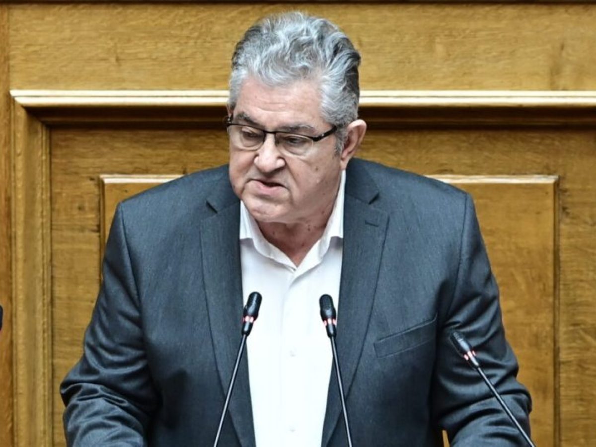 &Delta;&eta;&mu;ή&tau;&rho;&eta;&sigmaf; &Kappa;&omicron;&upsilon;&tau;&sigma;&omicron;ύ&mu;&pi;&alpha;&sigmaf; &gamma;&iota;&alpha; &Mu;έ&sigma;&eta; &Alpha;&nu;&alpha;&tau;&omicron;&lambda;ή: &laquo;Έ&xi;&omega; &eta; &Epsilon;&lambda;&lambda;ά&delta;&alpha; &alpha;&pi;ό &tau;&omicron;&nu; &pi;ό&lambda;&epsilon;&mu;&omicron;&raquo;