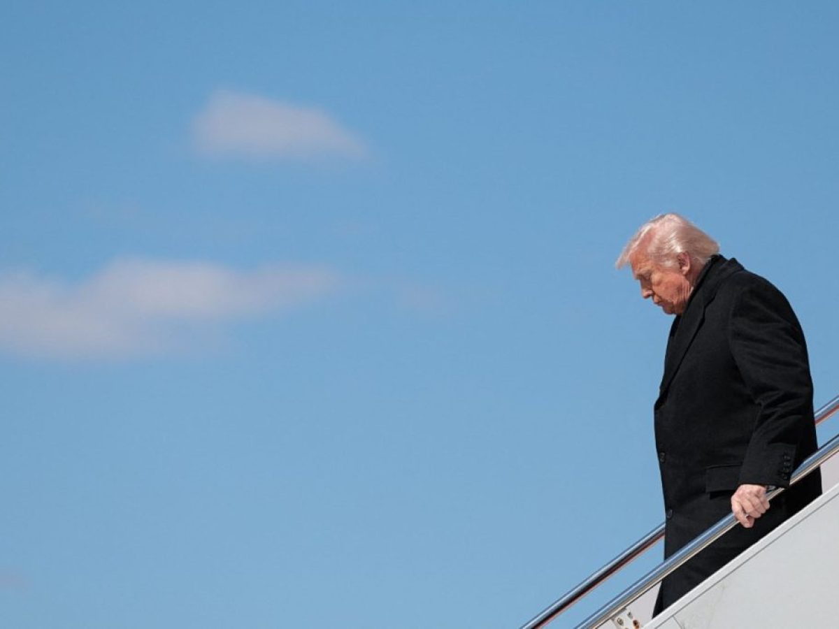 Δημοσκόπηση Metron Analysis: «Όχι» στον πόλεμο στο Ιράν, «όχι» στον Τραμπ