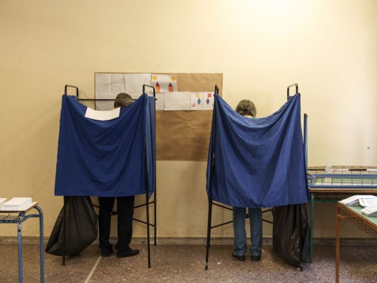 Δημοσκόπηση Opinion Poll: Πόσο ανησυχούν οι πολίτες για τον πόλεμο και πόσο κερδίζει η σταθερότητα