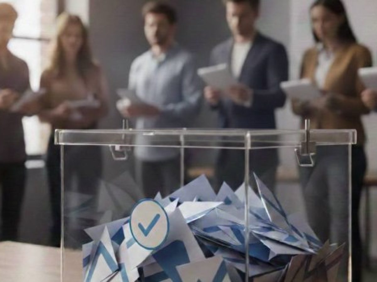 Δημοσκόπηση: Η «καυτή πατάτα» του σκανδάλου των υποκλοπών – Έκθετη πολιτικά η κυβέρνηση μετά την απόφαση του δικαστηρίου