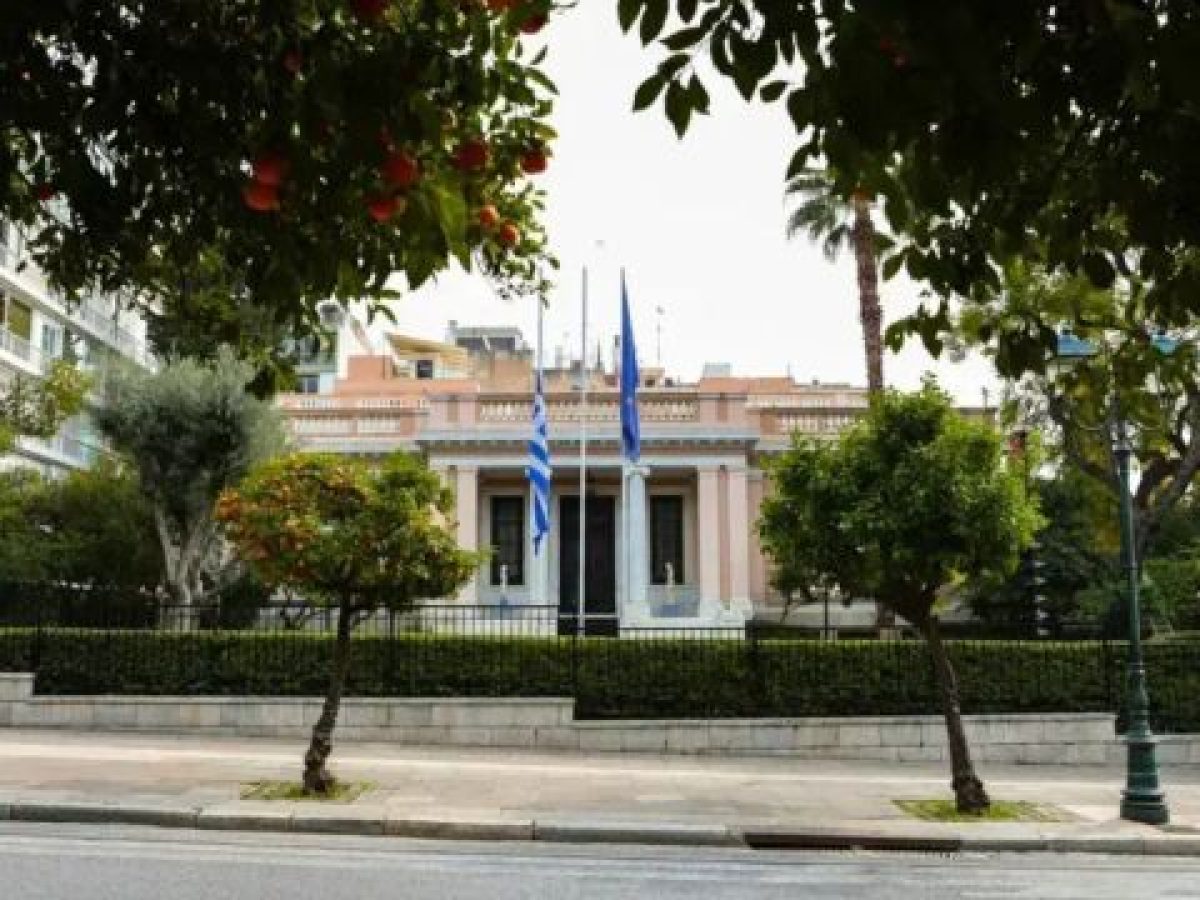Η κυβέρνηση θέλει να “κλείσει” τα σενάρια πρόωρων εκλογών: Ενίσχυση μηνυμάτων σταθερότητας από το Μα