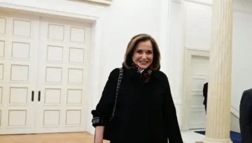 “Η Ντόρα και το Ντοράκι σας ευχαριστούμε”: Η τρυφερή φωτογραφία με τη συνονόματη εγγονή της για τη γ