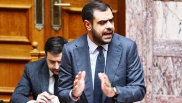 Μαρινάκης κατά Ανδρουλάκη για τις τράπεζες: “Εύκολες λύσεις η φορολόγηση”, λέει η κυβέρνηση