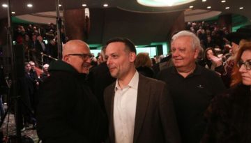 Ο Πρωτόπαπας που κάνει όλες τις δουλειές για τον Δούκα και τα “χέρια που λείπουν” – Η “μεταγραφ