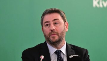 Ο Ανδρουλάκης το σκέφτεται και το ξανασκέφτεται για την πρόταση δυσπιστίας – Η “ντρίμπλα” Μητσοτάκη