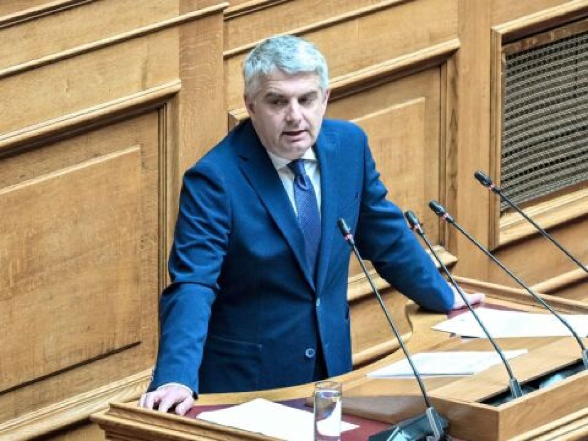 Οδυσσέας Κωνσταντινόπουλος: Οι αιχμές για κολλημένη βελόνα και διεύρυνση και το καυστικό σχόλιο για τον “