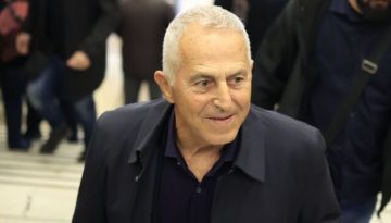 “Πλώρη” προς το ΠΑΣΟΚ βάζει ο Αποστολάκης – Οι δύο περιφέρειες που “παίζουν” για να κατέβε