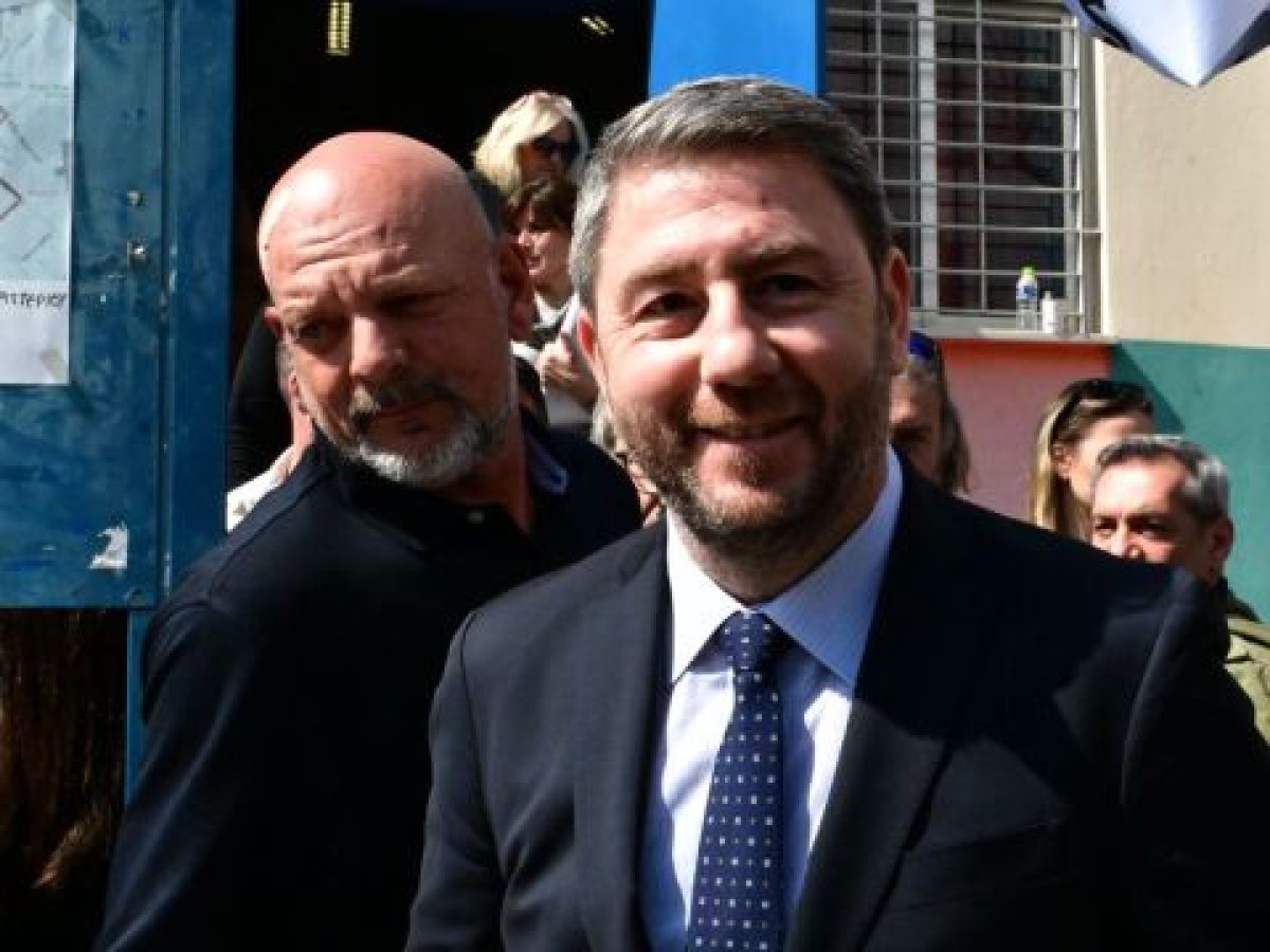 ΠΑΣΟΚ: Ψήφισε στο Περιστέρι ο Ανδρουλάκης – “Η αλλαγή περνά μέσα από την ήττα της Νέας Δημοκρατίας”&