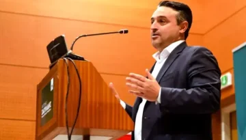 Συνέδριο ΠΑΣΟΚ: “Έκοψαν” τον Αντώνη Σαουλίδη από σύνεδρο λόγω… Τσίπρα – Πήγε να παραλάβει την διαπ