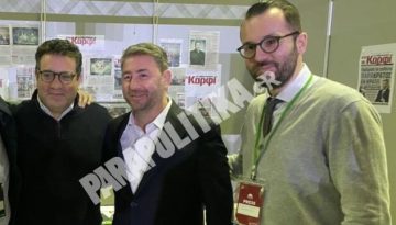 Συνέδριο ΠΑΣΟΚ: Ο Νίκος Ανδρουλάκης στο περίπτερο της εφημερίδας “To Καρφί”