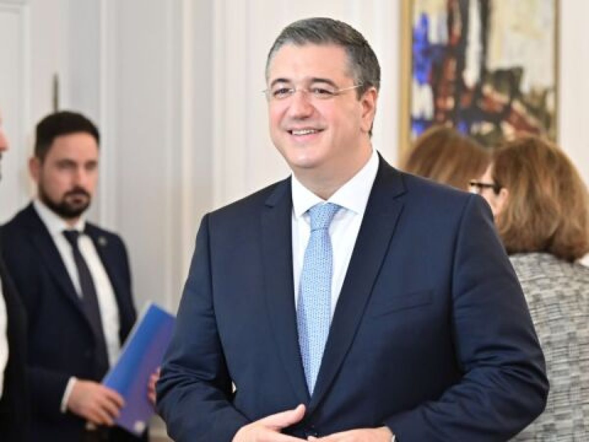 Στη Disneyland του Παρισιού για τα λαμπερά εγκαίνια του “World of Frozen” ο Απόστολος Τζιτζικώστας –
