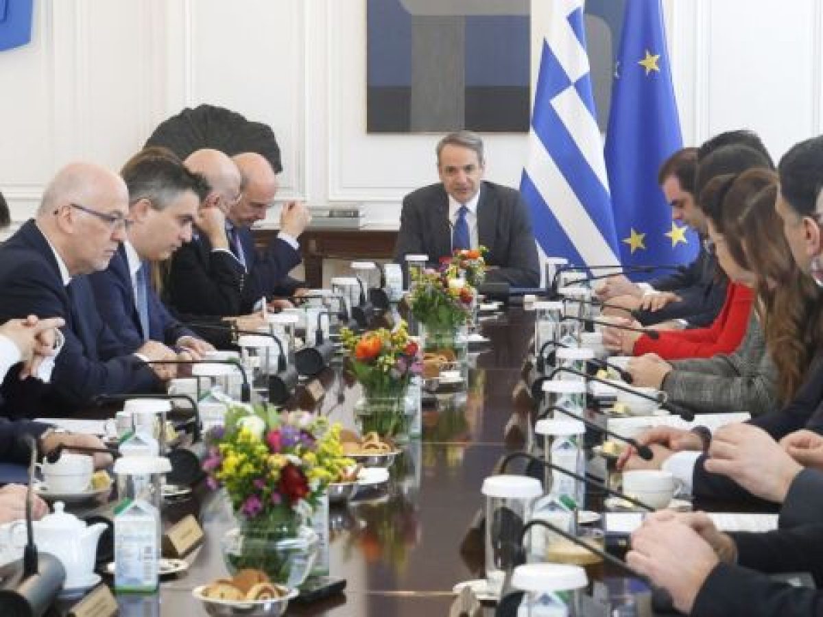 Τα τρία “καυτά” θέματα του Υπουργικού Συμβουλίου: “Κλειδώνει” ο κατώτατος μισθός στα 920 ε