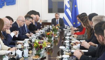 Τα τρία “καυτά” θέματα του Υπουργικού Συμβουλίου: “Κλειδώνει” ο κατώτατος μισθός στα 920 ε