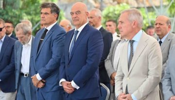 Εκλιπαρούν τους εφοπλιστές για ελεημοσύνη στις Ενοπλες Δυνάμεις