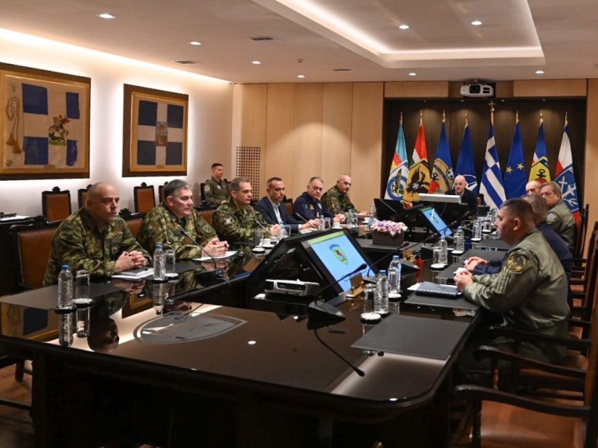 Έκτακτη σύσκεψη στο ΥΠΕΘΑ για τη Μέση Ανατολή υπό τον Νίκο Δένδια