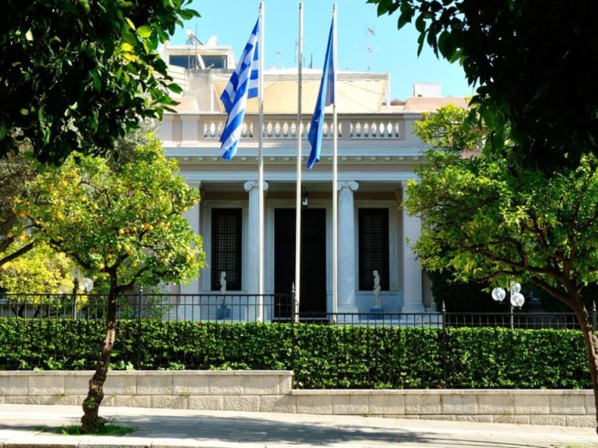 Έκτακτη σύσκεψη στο Μαξίμου για την ακρίβεια: Εξετάζεται πλαφόν κέρδους σε όλη την αγορά