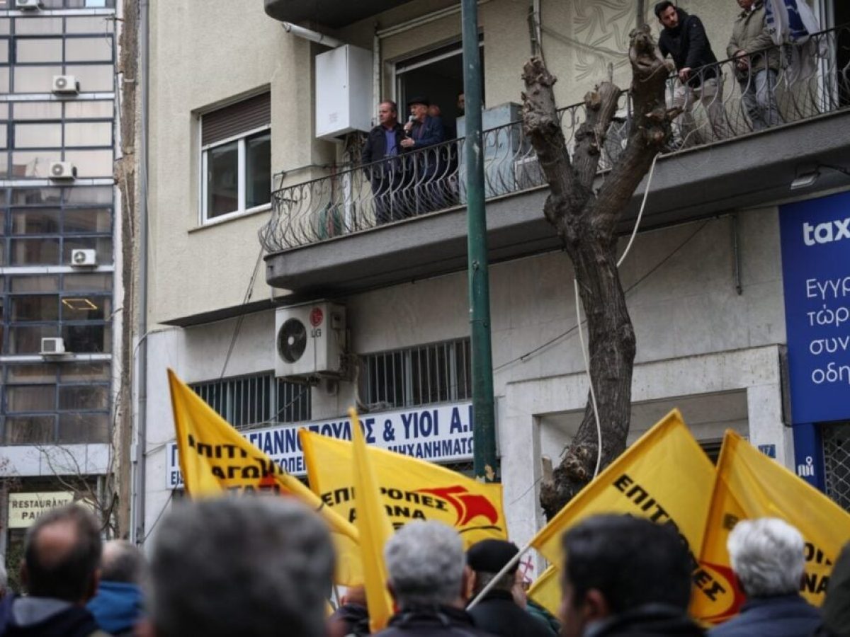 Εκτός ελέχγου ο Λυμπερόπουλος, επικήρυξε τους βουλευτές της ΝΔ: «Κάθε ταξιτζής θα σας έχει φωτογραφία στο αμάξι του!»