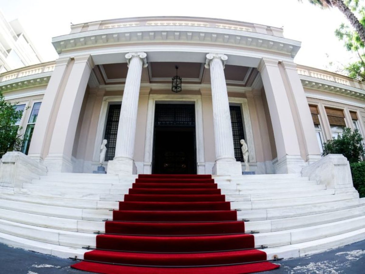 «Ενημέρωση κατά μόνας, όχι σύσκεψη αρχηγών» για την ελληνική εμπλοκή στο «Ιρανικό», λέει το Μαξίμου – Τι ζητά η αντιπολίτ